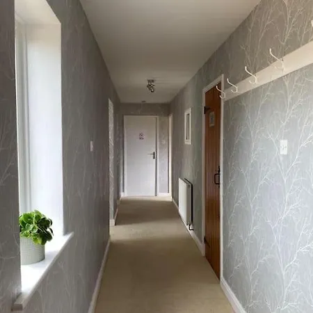 Feriehus Idyllic Cottage, With Sea Views, Sleeps 6