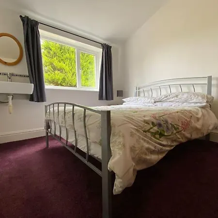 Idyllic Cottage, With Sea Views, Sleeps 6 Feriehus *