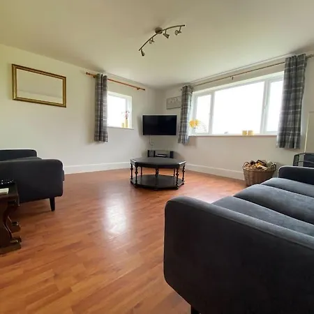 Idyllic Cottage, With Sea Views, Sleeps 6 Whitby