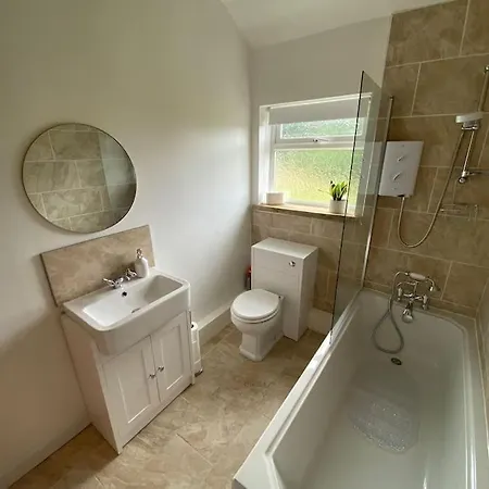 Idyllic Cottage, With Sea Views, Sleeps 6 * Whitby