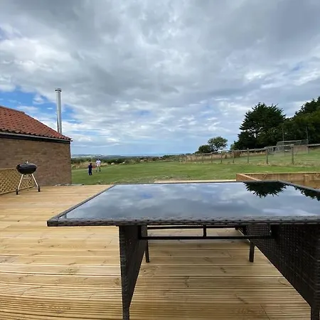 Idyllic Cottage, With Sea Views, Sleeps 6 Feriehus *