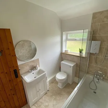 Prázdninový dům Idyllic Cottage, With Sea Views, Sleeps 6 *