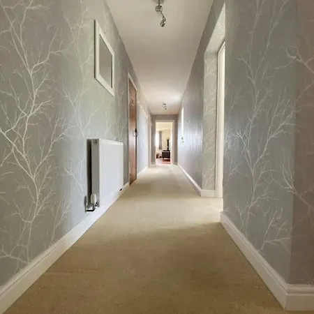 Feriehus Idyllic Cottage, With Sea Views, Sleeps 6