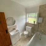 Casa vacanze Idyllic Cottage, With Sea Views, Sleeps 6 *