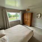 Casa vacanze Idyllic Cottage, With Sea Views, Sleeps 6 *