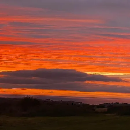Idyllic Cottage, With Sea Views, Sleeps 6 Whitby