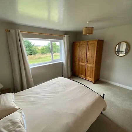 Holiday home Idyllic Cottage, With Sea Views, Sleeps 6 *