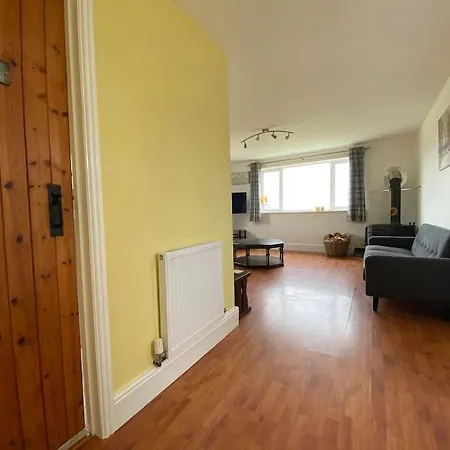 Idyllic Cottage, With Sea Views, Sleeps 6 *