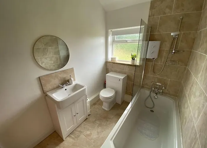 Idyllic Cottage, With Sea Views, Sleeps 6 * Whitby