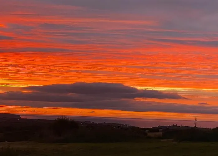 Idyllic Cottage, With Sea Views, Sleeps 6 Whitby