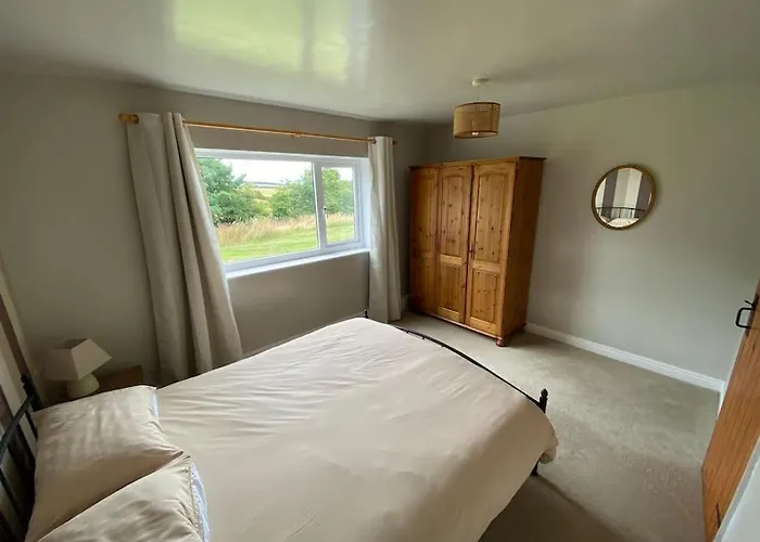 Vakantiehuis Idyllic Cottage, With Sea Views, Sleeps 6 *