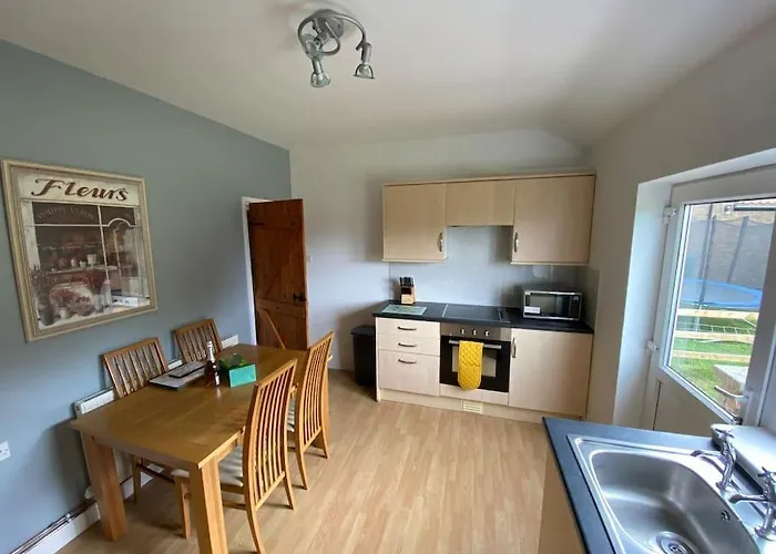 Idyllic Cottage, With Sea Views, Sleeps 6 Vakantiehuis