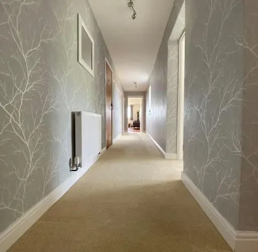 Vakantiehuis Idyllic Cottage, With Sea Views, Sleeps 6